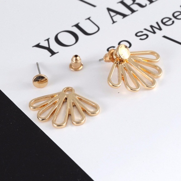 “Daisy Dreaming” Floral 925 Sterling Silver Gold Dainty Gift Minimalist Earrings - Picture 3 of 5